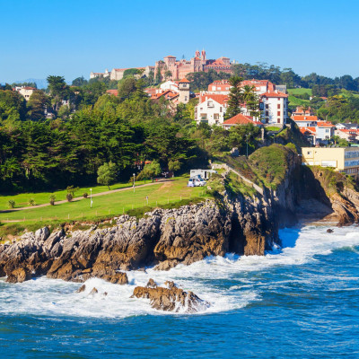 Vista aérea de la playa de Comillas imagen